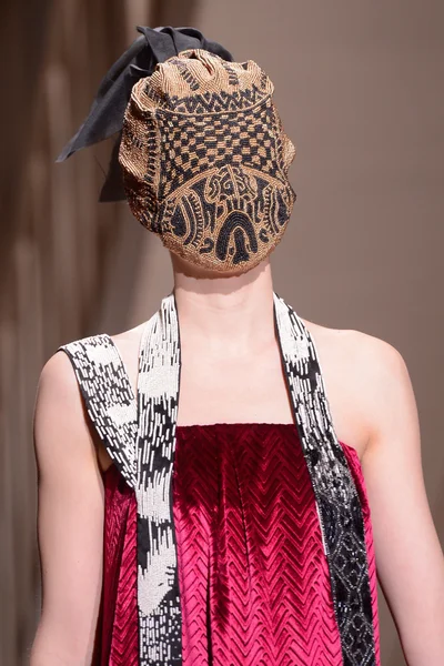Look 15